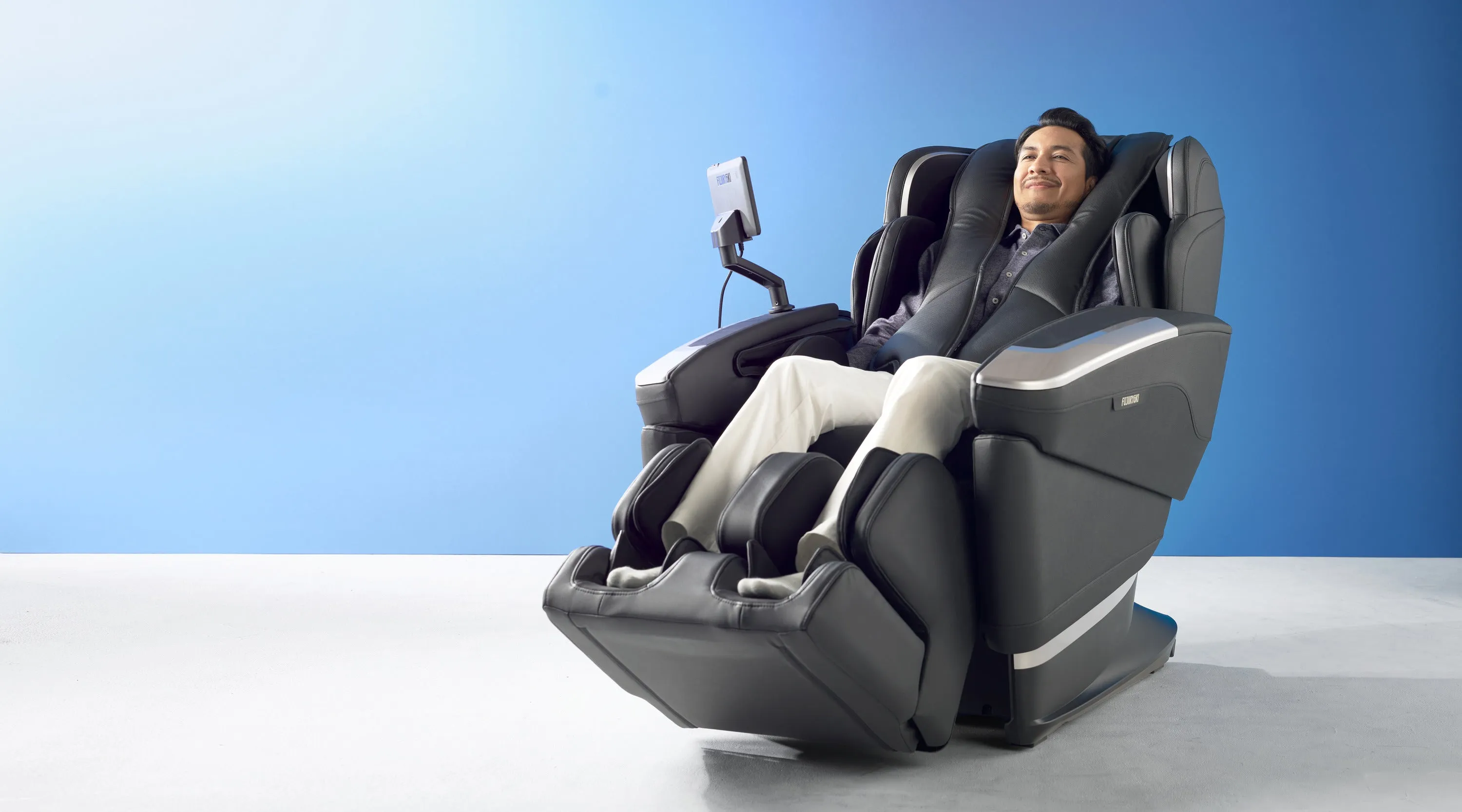 Fujiiryoki Cyber Relax Ai Made in Japan 5D Ai Ultra Premium Massage Chair