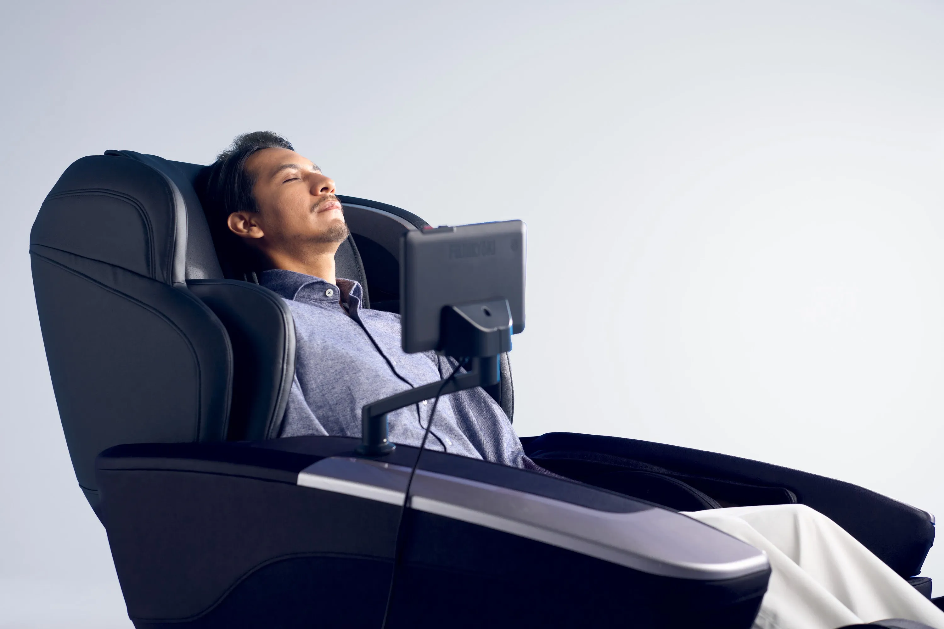 Fujiiryoki Cyber Relax Ai Made in Japan 5D Ai Ultra Premium Massage Chair